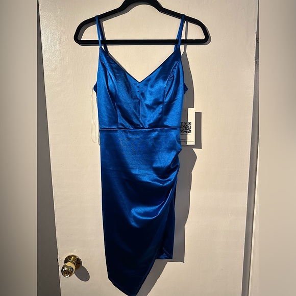 Gorgeous dress - Picture 1 of 5